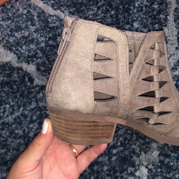 Carlos Santana Bayley Booties - Picture 12 of 16